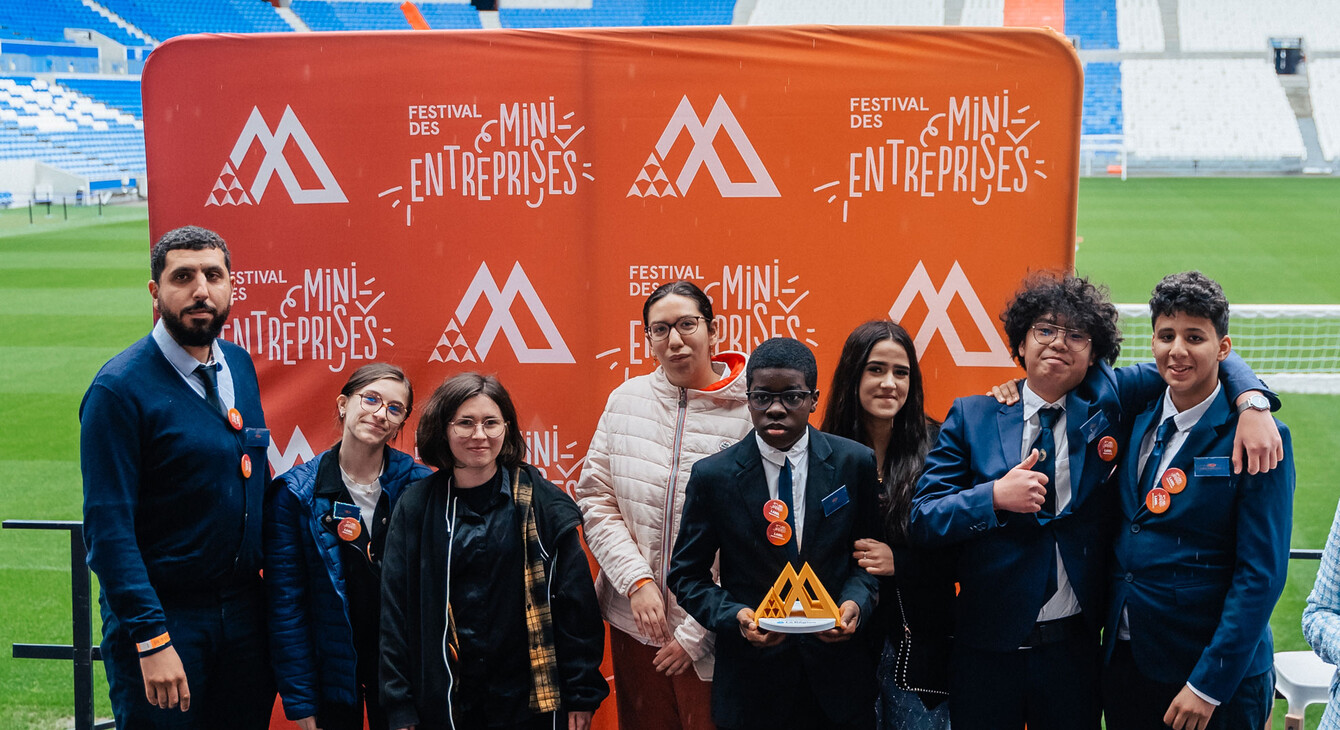 photo de groupe de la classe SEGPA au festival des mini-entreprises