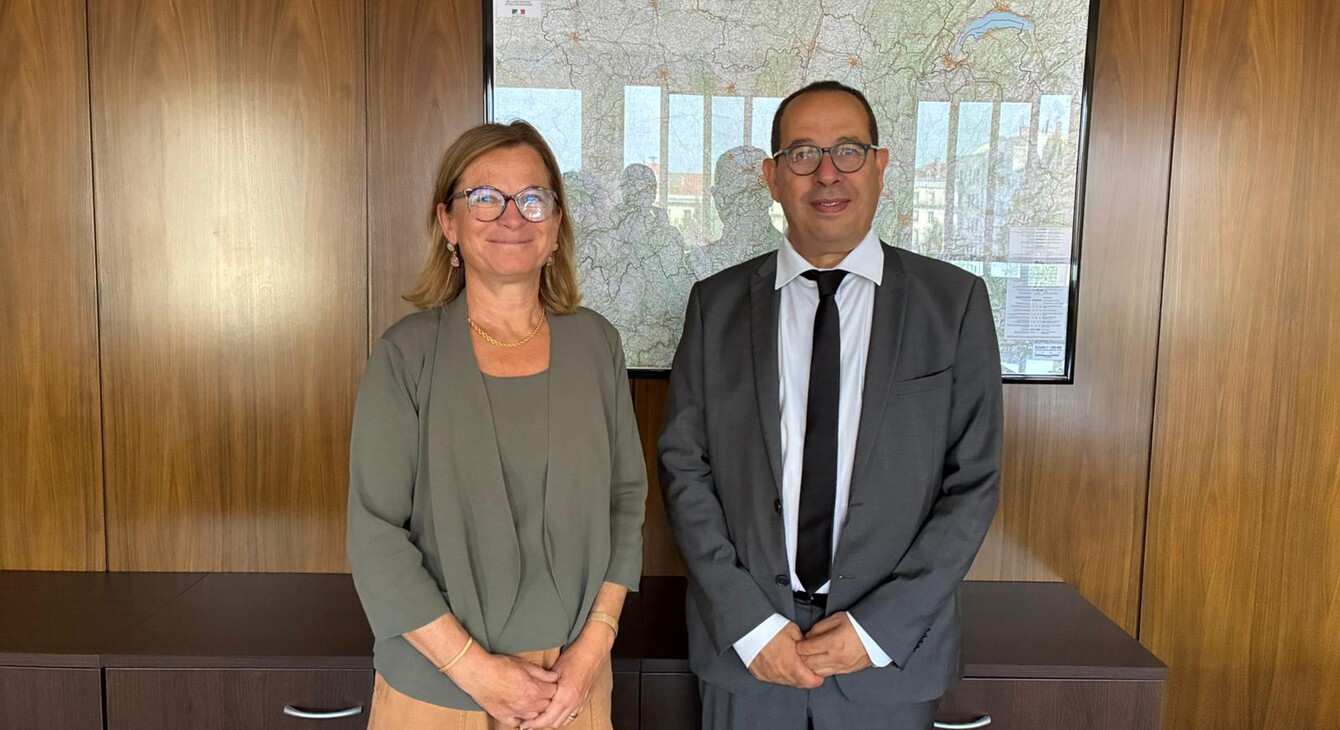 Anne Bisagni-Faure et Mohammed Benlahsen côte à côte lors de la prise de fonctions de ce dernier comme recteur délégué pour l’enseignement supérieur, la recherche et l’innovation en Auvergne-Rhône-Alpes.