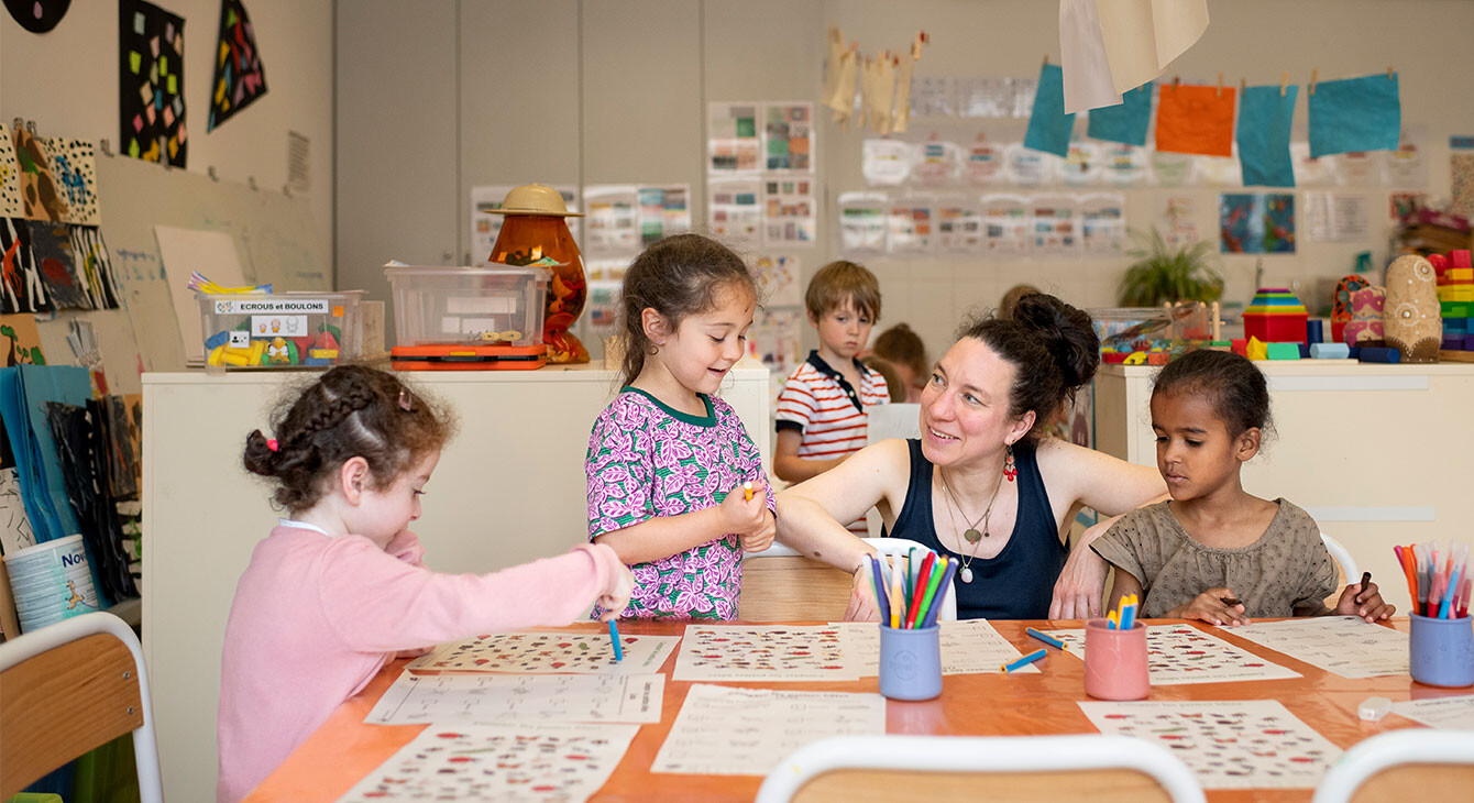 prof et enfants maternelle