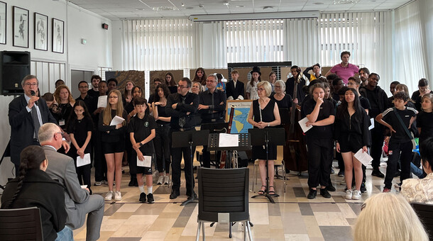 Les élèves du collège Verrazane célèbrent la fête de la musique au rectorat de Lyon
