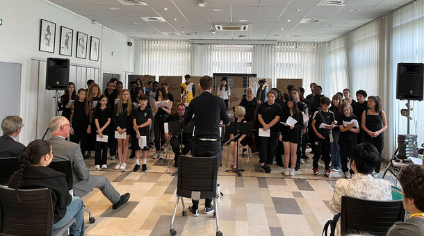 Les élèves du collège Verrazane célèbrent la fête de la musique au rectorat de Lyon