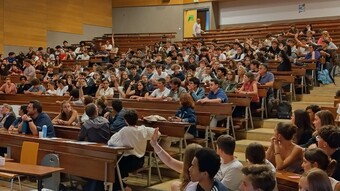 Photo lycéens dans un amphi
