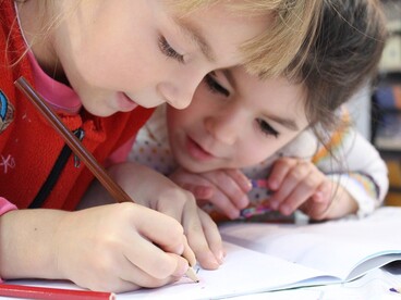 Enfant qui écrit