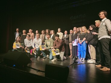 Groupe d'élèves au concours de plaidoirie 2023