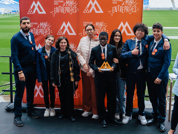 photo de groupe de la classe SEGPA au festival des mini-entreprises