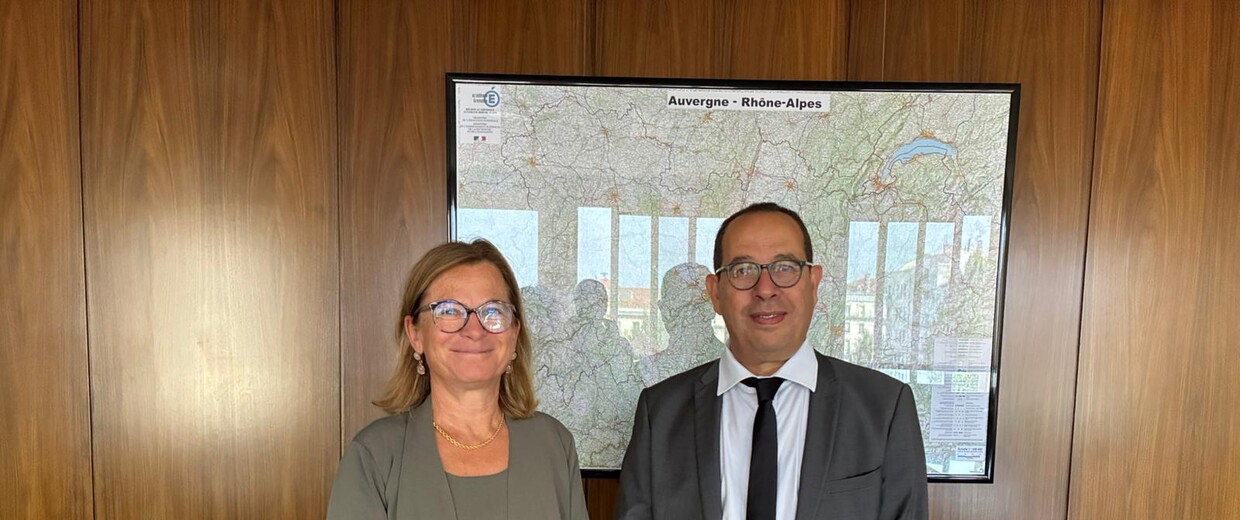 Anne Bisagni-Faure et Mohammed Benlahsen côte à côte lors de la prise de fonctions de ce dernier comme recteur délégué pour l’enseignement supérieur, la recherche et l’innovation en Auvergne-Rhône-Alpes.