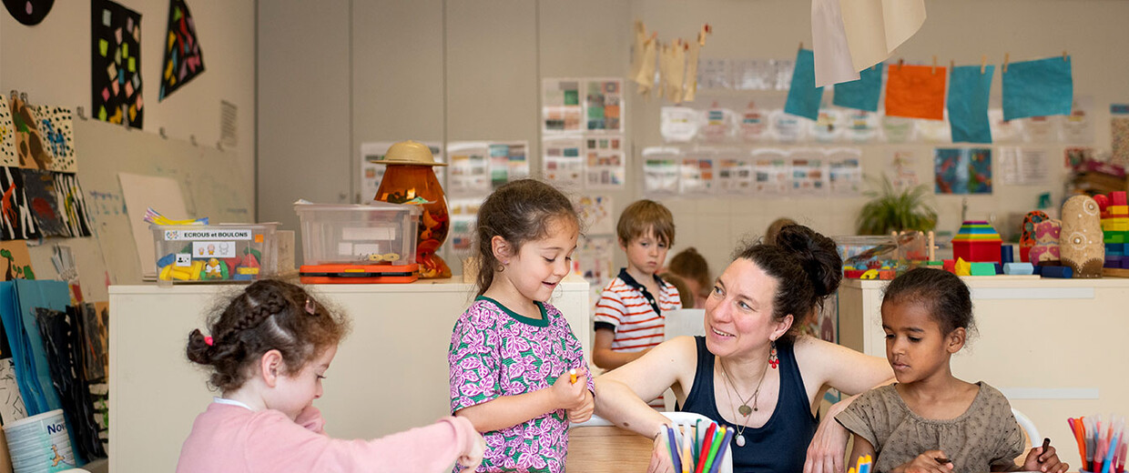 prof et enfants maternelle